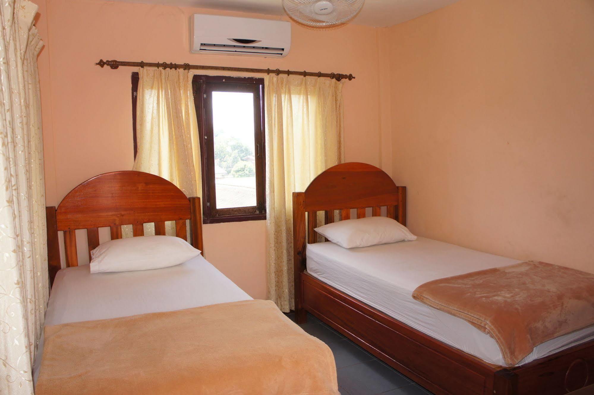 Viengsavanh Guesthouse Vang Vieng Exteriör bild